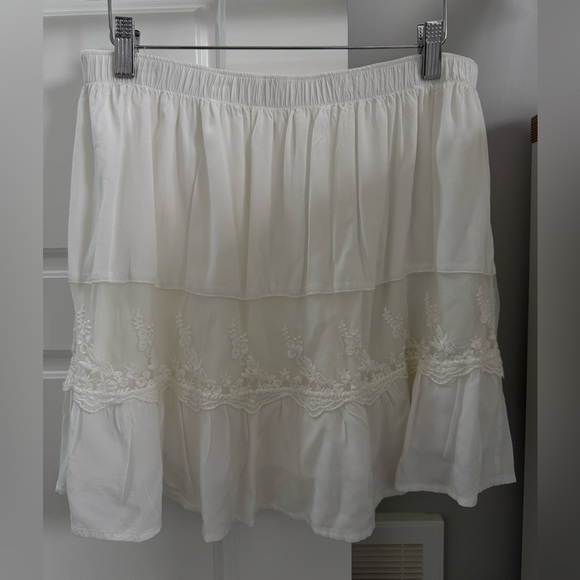 🩷3 for $20🩷Garage Mini Skirt In Colour White. Size Large. - Picture 1 of 2